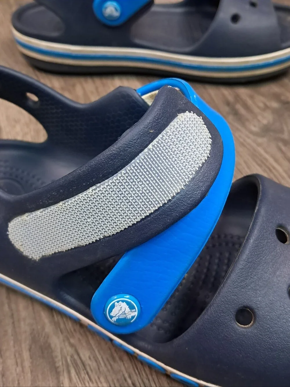 CROCS Junior Bayaband Blue & White Sandals Strap Hook & Loop Size J 2
